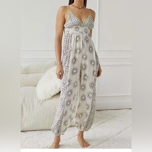 Urban Outfitters Hollis Print Cream and Black Patterned Harem Jumpsuit. SZ S